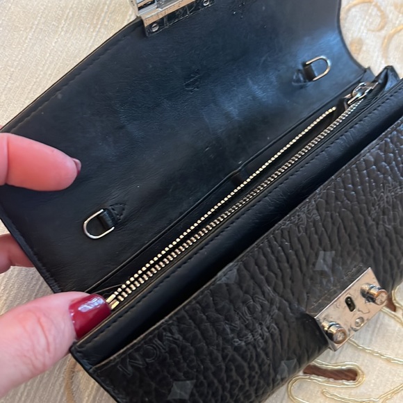 COPY - MCM wallet with chain - Picture 3 of 9